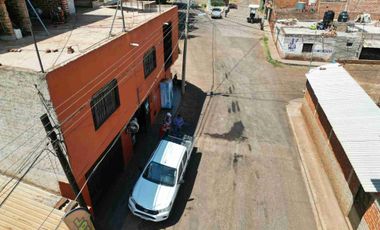 casa con negocio en funcionamiento