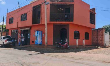 casa con negocio en funcionamiento