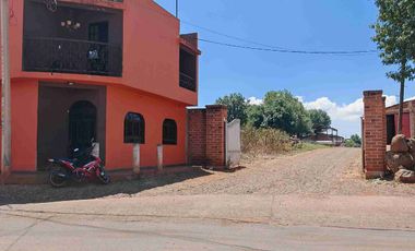 casa con negocio en funcionamiento