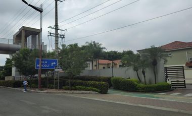 Terreno en Urb. Laguna del Sol