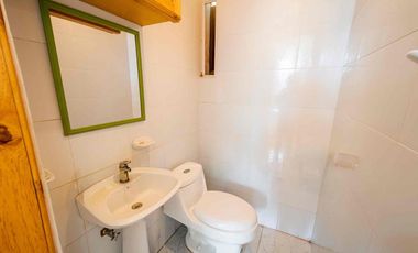 CASA CON TERRENO EN VENTA -QUICHINCHE