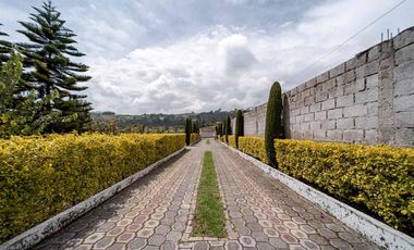 CASA CON TERRENO EN VENTA -QUICHINCHE