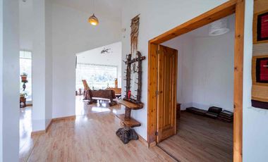 CASA CON TERRENO EN VENTA -QUICHINCHE