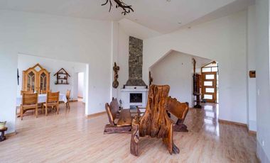 CASA CON TERRENO EN VENTA -QUICHINCHE