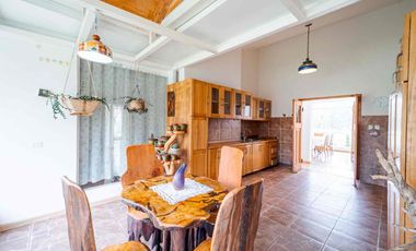 CASA CON TERRENO EN VENTA -QUICHINCHE