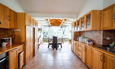 CASA CON TERRENO EN VENTA -QUICHINCHE