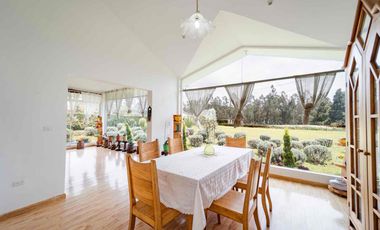 CASA CON TERRENO EN VENTA -QUICHINCHE