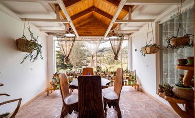 CASA CON TERRENO EN VENTA -QUICHINCHE