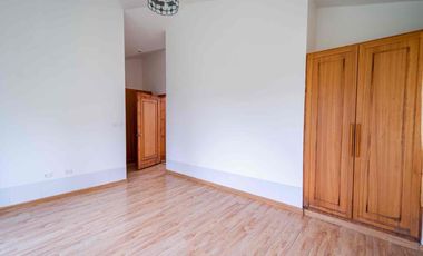 CASA CON TERRENO EN VENTA -QUICHINCHE