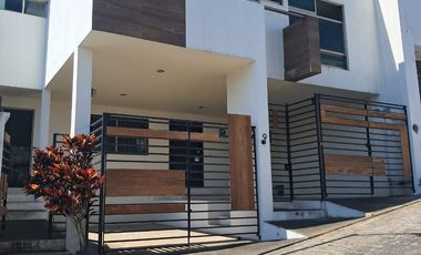 ¡Casa en Monte Magno, Xalapa! 3 niveles, terraza y excelente ubicación