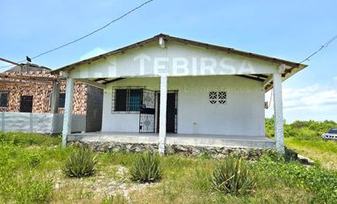 Venta de Casa de 1 Planta, 3 Dormitorios, Amplio Terreno - Punta Blanca, Entrada 6, Ruta del Spondylus