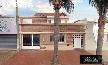 Casa en Venta de 3 Habitaciones y 2 Baños con Cochera y Amplio Patio