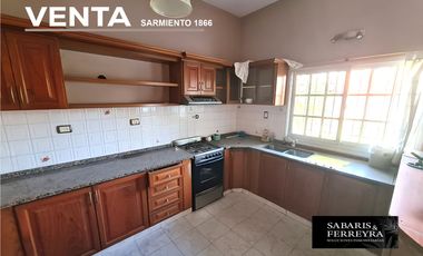 Casa en Venta de 3 Habitaciones y 2 Baños con Cochera y Amplio Patio