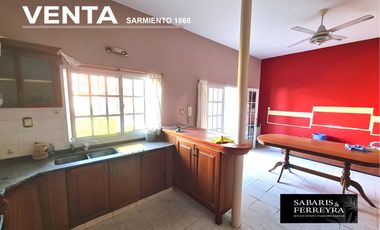 Casa en Venta de 3 Habitaciones y 2 Baños con Cochera y Amplio Patio