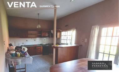 Casa en Venta de 3 Habitaciones y 2 Baños con Cochera y Amplio Patio