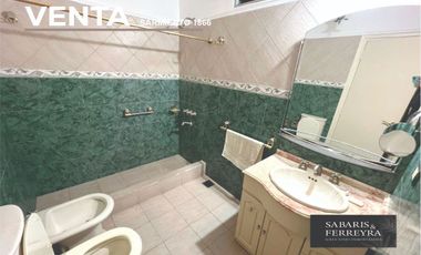 Casa en Venta de 3 Habitaciones y 2 Baños con Cochera y Amplio Patio