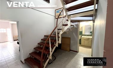 Casa en Venta de 3 Habitaciones y 2 Baños con Cochera y Amplio Patio