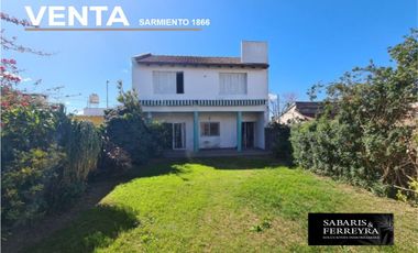 Casa en Venta de 3 Habitaciones y 2 Baños con Cochera y Amplio Patio