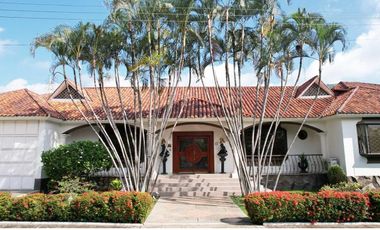 Via a Al Costa, Hermosa Casa de 6 Dorm. en Venta y Alquiler.