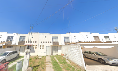 Casa en venta- Jardines de Ma. Teresa