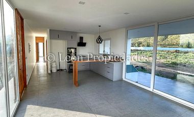 Leon Propiedades vende parcela con casa en sector Miraflores, Curacaví.