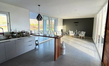 Leon Propiedades vende parcela con casa en sector Miraflores, Curacaví.