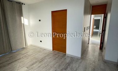Leon Propiedades vende parcela con casa en sector Miraflores, Curacaví.
