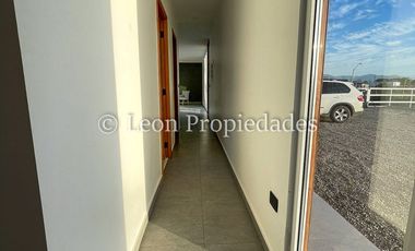 Leon Propiedades vende parcela con casa en sector Miraflores, Curacaví.