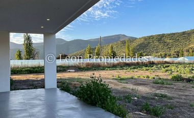 Leon Propiedades vende parcela con casa en sector Miraflores, Curacaví.