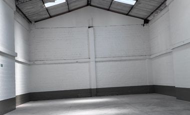 Bodega Alquilo En Conjunto de 380 M2 / $8.500.000 / No Paga Admón. / Arroyohondo
