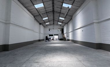 Bodega Alquilo En Conjunto de 380 M2 / $8.500.000 / No Paga Admón. / Arroyohondo