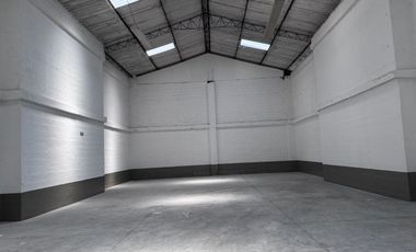 Bodega Alquilo En Conjunto de 380 M2 / $8.500.000 / No Paga Admón. / Arroyohondo