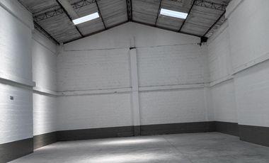 Bodega Alquilo En Conjunto de 380 M2 / $8.500.000 / No Paga Admón. / Arroyohondo