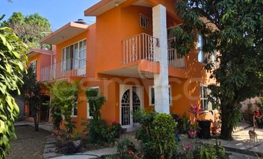 Excelente propiedad en venta en Ocotepec, Cuernavaca, con dos casas dentro del mismo predio.