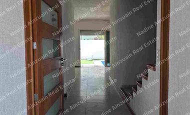 RENTA CASA EN RESIDENCIAL CUMBRES CANCÚN, 3 RECÁMARAS, ALBERCA, AMENIDADES, SEGURIDAD 24 HORAS.