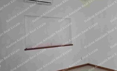 RENTA CASA EN RESIDENCIAL CUMBRES CANCÚN, 3 RECÁMARAS, ALBERCA, AMENIDADES, SEGURIDAD 24 HORAS.