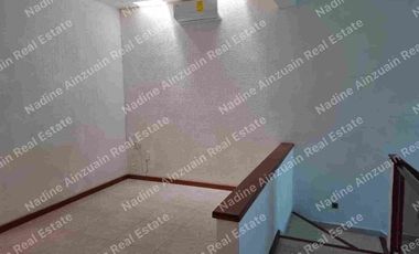 RENTA CASA EN RESIDENCIAL CUMBRES CANCÚN, 3 RECÁMARAS, ALBERCA, AMENIDADES, SEGURIDAD 24 HORAS.