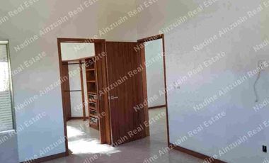 RENTA CASA EN RESIDENCIAL CUMBRES CANCÚN, 3 RECÁMARAS, ALBERCA, AMENIDADES, SEGURIDAD 24 HORAS.
