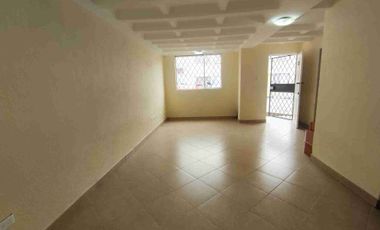 En venta, casa de 5 habitaciones Guardianía permanente y alícuota de 25 dólares. En Cochapamba.