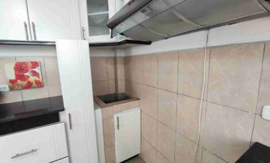 En venta, casa de 5 habitaciones Guardianía permanente y alícuota de 25 dólares. En Cochapamba.