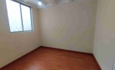En venta, casa de 5 habitaciones Guardianía permanente y alícuota de 25 dólares. En Cochapamba.