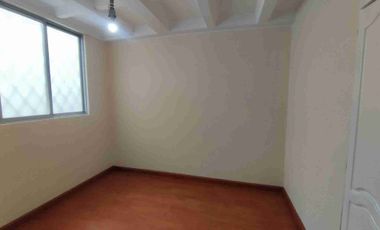 En venta, casa de 5 habitaciones Guardianía permanente y alícuota de 25 dólares. En Cochapamba.