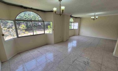 Casa de venta en conjunto cerrado, Carcelén, frente a Yambal. 141 m2. 3 habit.