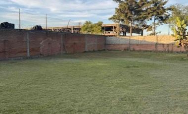 Terreno de 1,846 m2 con casa de una planta, en Lomas de Castillotla