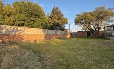 Terreno de 1,846 m2 con casa de una planta, en Lomas de Castillotla