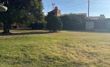Terreno de 1,846 m2 con casa de una planta, en Lomas de Castillotla