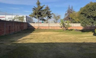 Terreno de 1,846 m2 con casa de una planta, en Lomas de Castillotla