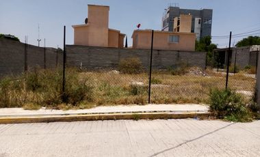 Terreno en esquina de 400 m² listo para desarrollar en Atotonilco.