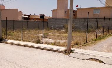 Terreno en esquina de 400 m² listo para desarrollar en Atotonilco.