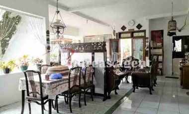 Jual Rumah Strategis Pinggir Jalan Dekat Stasiun Halaman Luas